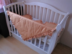 Комплект Медовые сны.  Детское одеяло - покрывало с рюшей в наборе с 2 подушками.